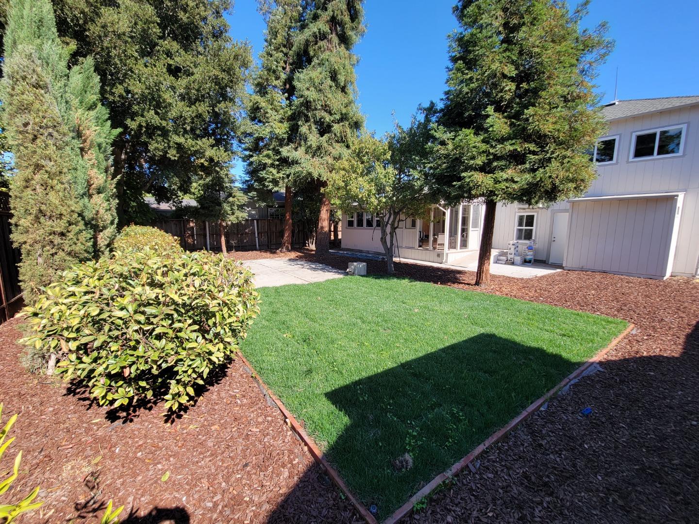 Detail Gallery Image 1 of 1 For 565 Hurlingame Ave, Redwood City,  CA 94063 - 3 Beds | 2 Baths