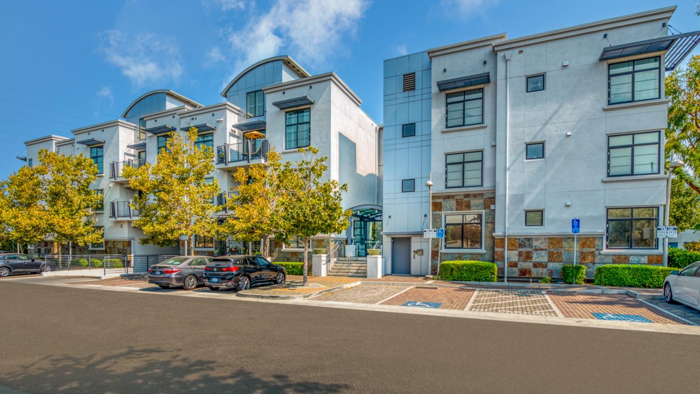 Detail Gallery Image 1 of 1 For 10745 N De Anza Blvd #117,  Cupertino,  CA 95014 - 2 Beds | 2 Baths