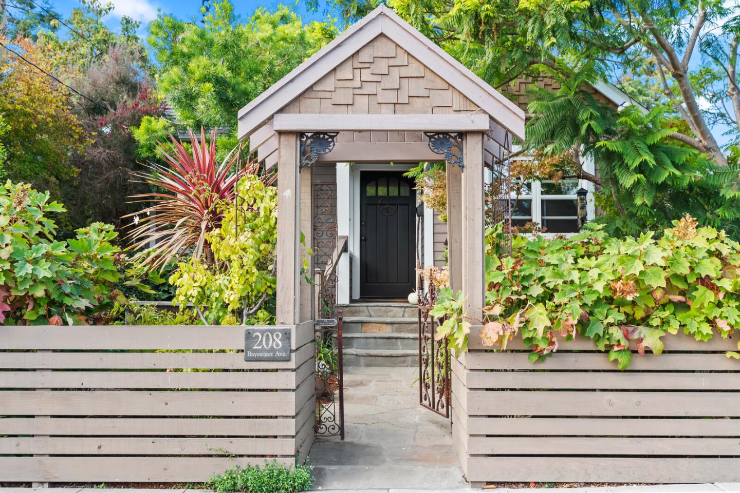 208 Bayswater Ave, Burlingame, CA 94010 2 Beds 1 Baths (Sold