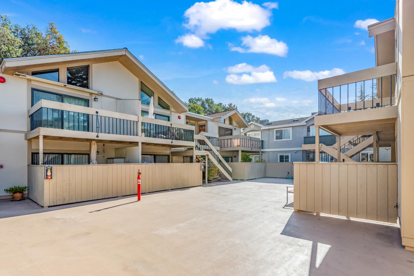 Detail Gallery Image 1 of 1 For 757 Elm St #14,  San Carlos,  CA 94070 - 2 Beds | 1/1 Baths