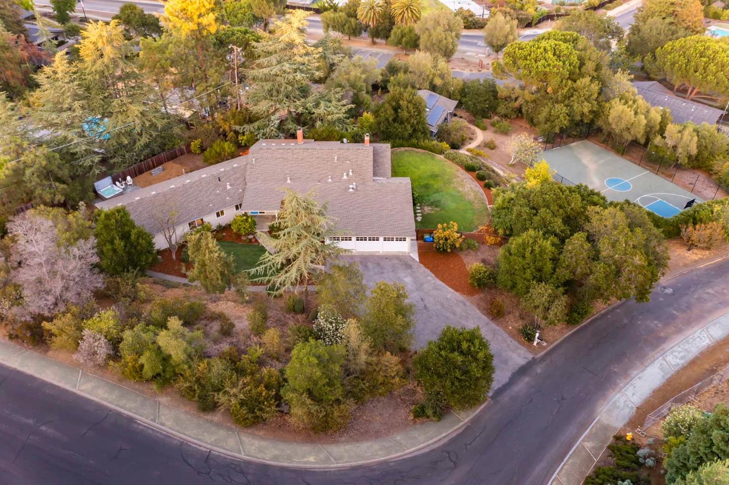 26304 Esperanza Dr, Los Altos Hills, CA 94022 7 Beds 5/1 Baths