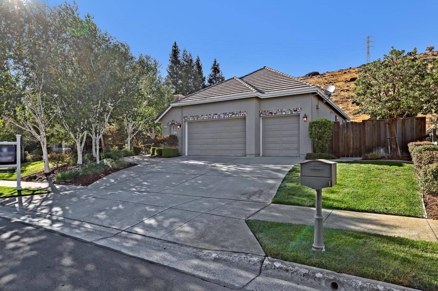 Detail Gallery Image 1 of 1 For 659 Llagas Vista Dr, Morgan Hill,  CA 95037 - 4 Beds | 2 Baths