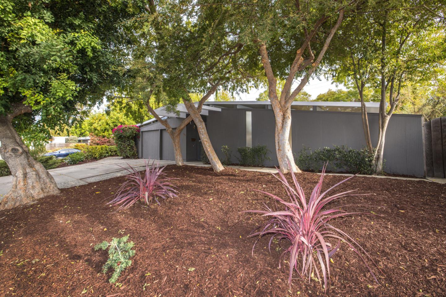 Detail Gallery Image 1 of 1 For 194 Ferne Ct, Palo Alto,  CA 94306 - 4 Beds | 2 Baths