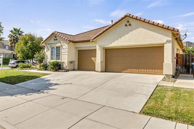 Detail Gallery Image 1 of 19 For 221 Abelia Ln, Patterson,  CA 95363 - 4 Beds | 3 Baths