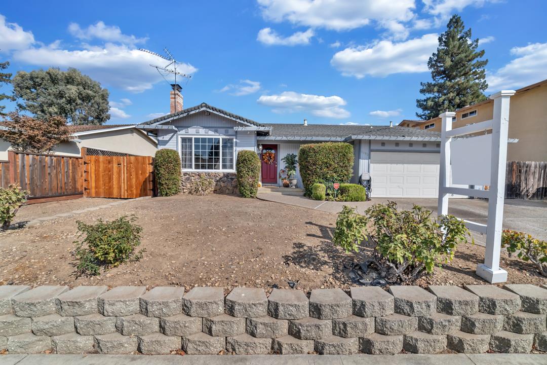 Detail Gallery Image 1 of 1 For 5090 Willow Est, San Jose,  CA 95135 - 3 Beds | 2 Baths