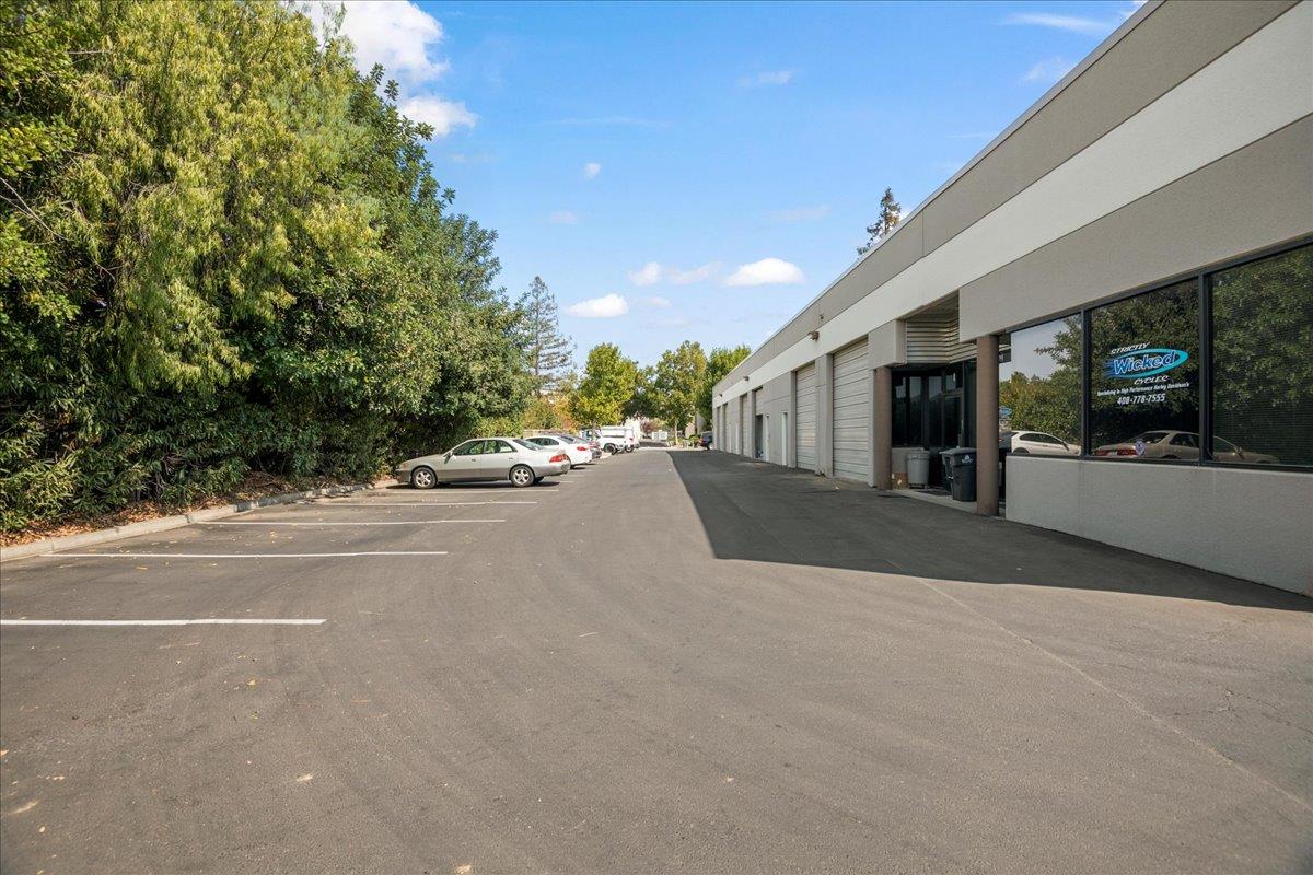 16055 Caputo Drive, MORGAN HILL, California 95037, ,Comm Industrial For Sale,For Sale,Caputo Drive,40970094