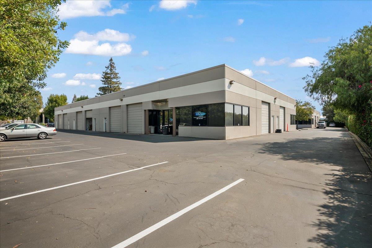 16055 Caputo Drive, MORGAN HILL, California 95037, ,Comm Industrial For Sale,For Sale,Caputo Drive,40970094