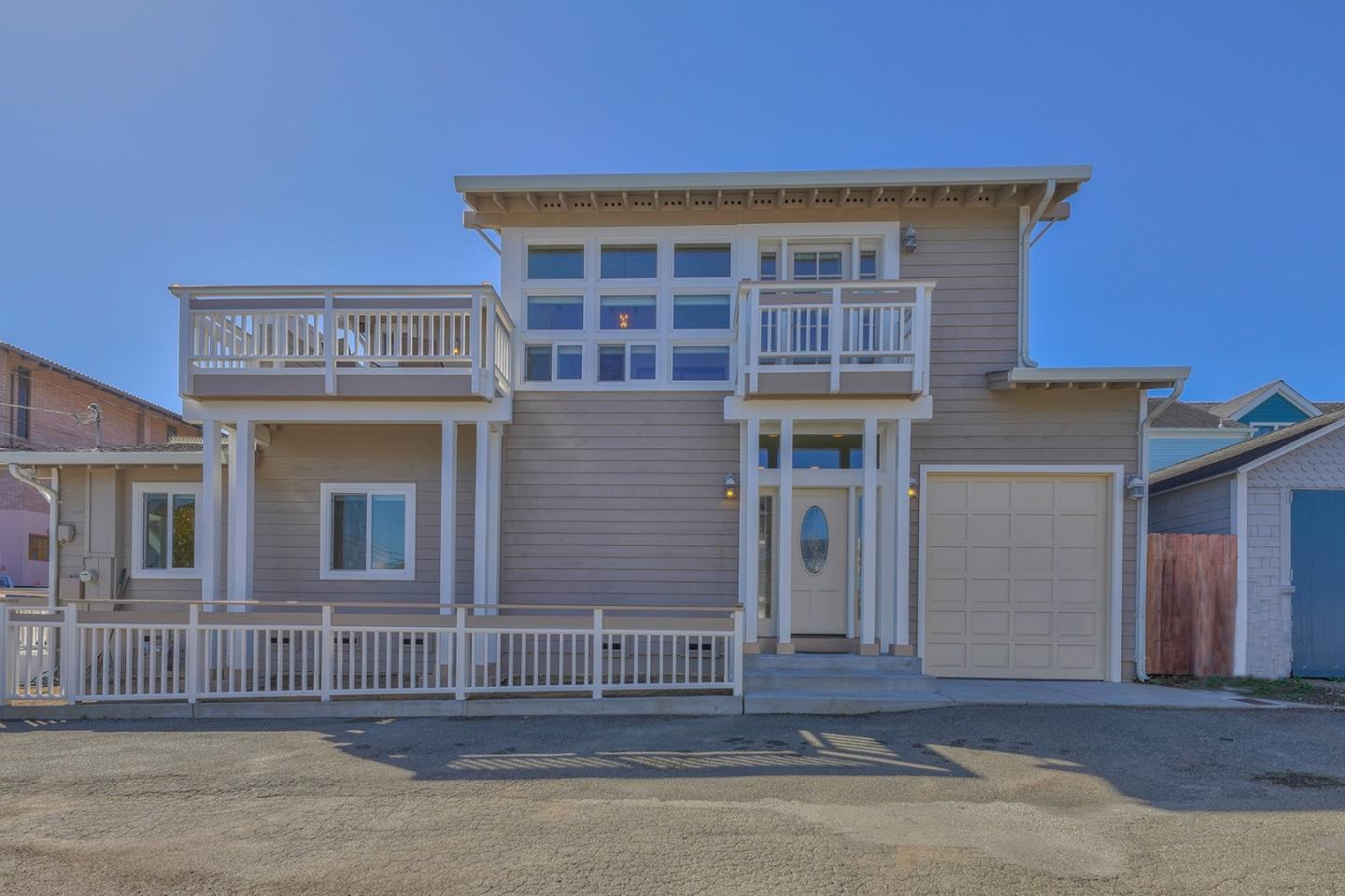 Detail Gallery Image 1 of 1 For 148 10th St, Pacific Grove,  CA 93950 - 2 Beds | 2 Baths