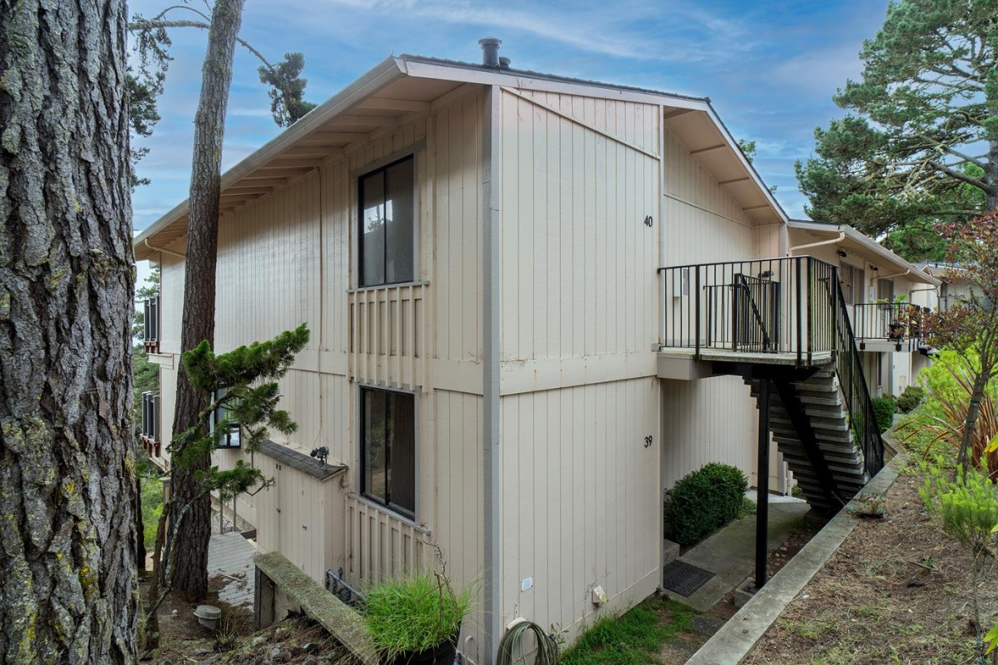 Detail Gallery Image 1 of 1 For 250 Forest Ridge #39,  Monterey,  CA 93940 - 2 Beds | 2 Baths