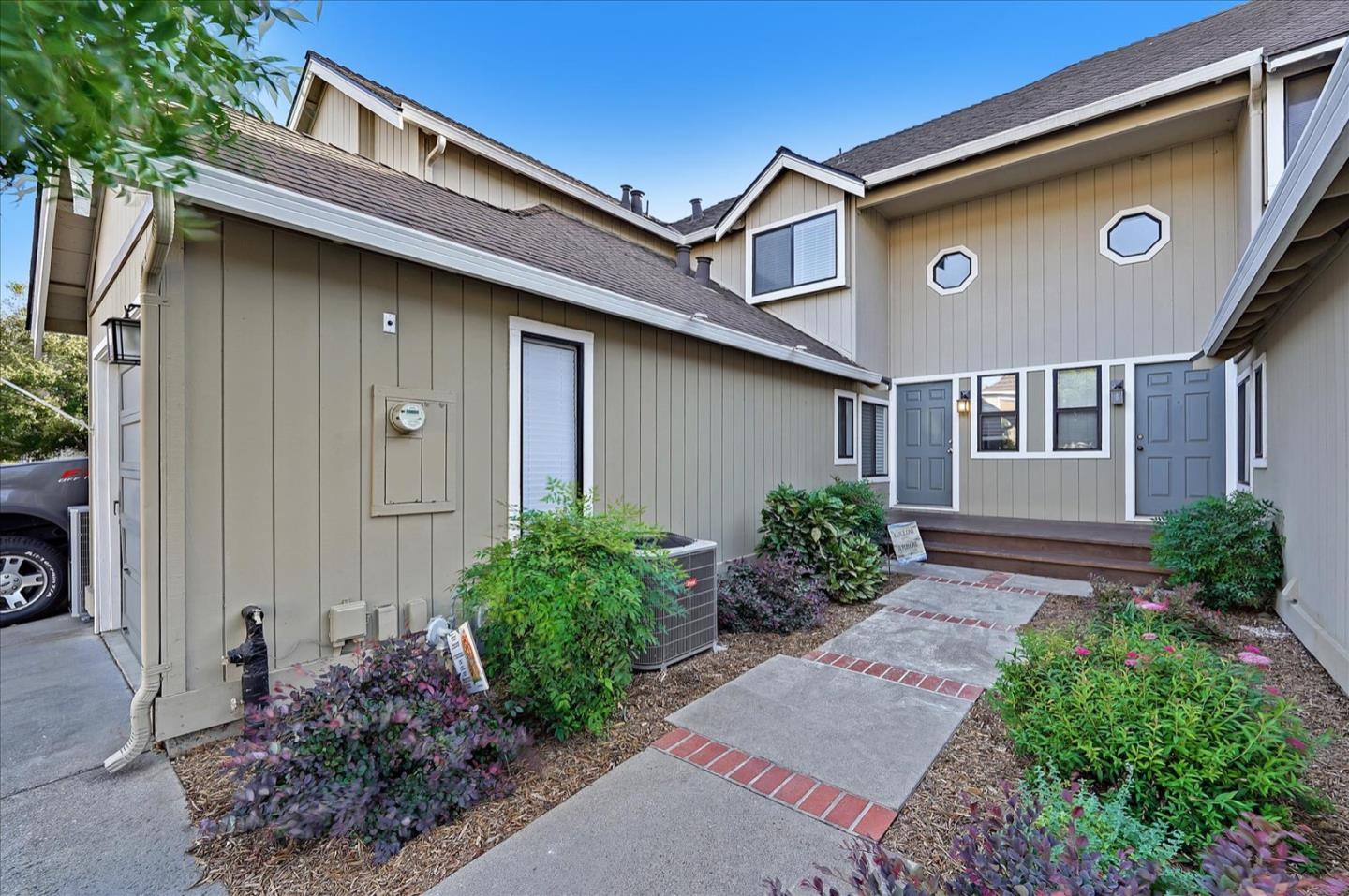 Detail Gallery Image 1 of 1 For 17135 Creekside Cir, Morgan Hill,  CA 95037 - 2 Beds | 2/1 Baths