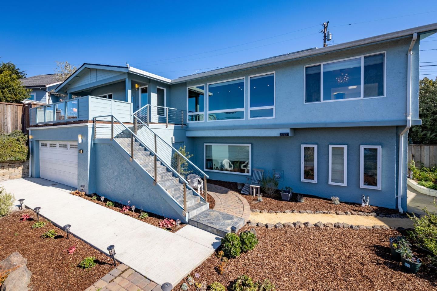 Detail Gallery Image 1 of 1 For 2011 Carlos St, Moss Beach,  CA 94038 - 4 Beds | 3 Baths