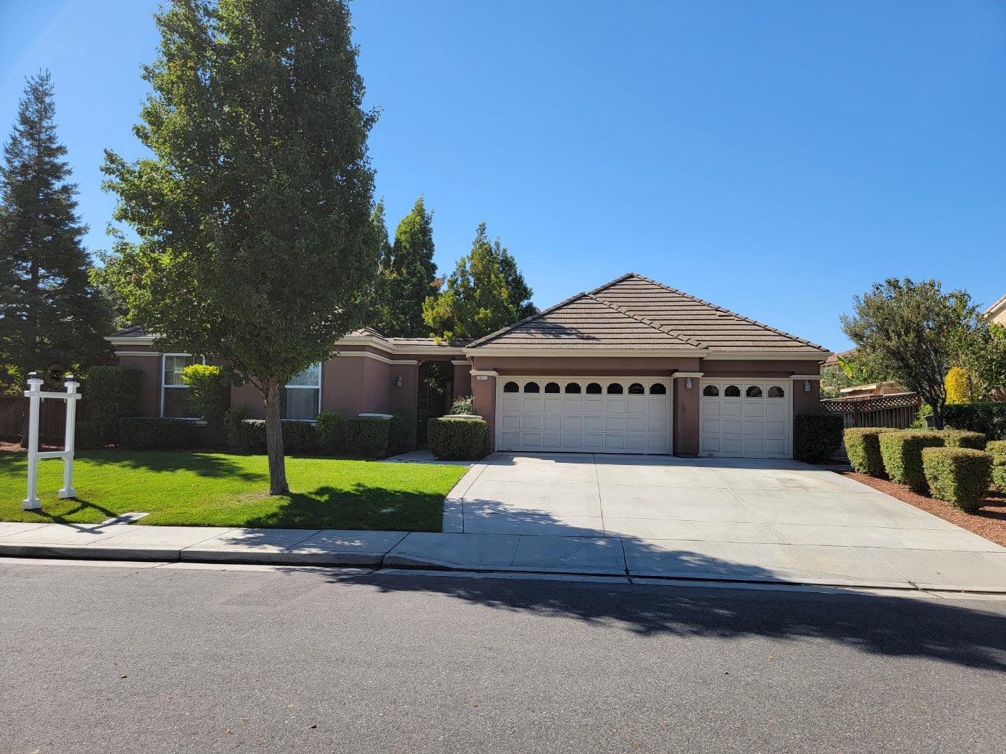 19411 Saffron Dr, Hill, CA 95037 5 Beds 3/1 Baths (Sold