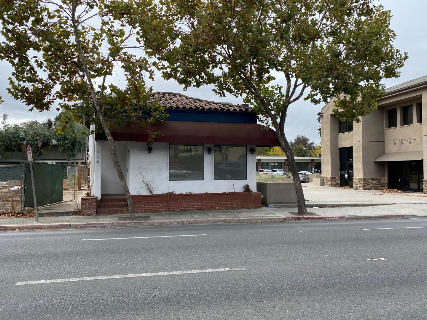 135 El Camino Real, MENLO PARK, California 94025, ,Comm Industrial For Sale,For Sale,El Camino Real,40971373