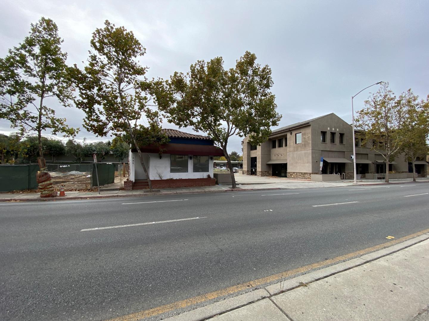 135 El Camino Real, MENLO PARK, California 94025, ,Comm Industrial For Sale,For Sale,El Camino Real,40971373
