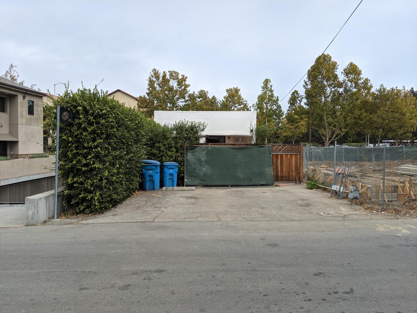 135 El Camino Real, MENLO PARK, California 94025, ,Comm Industrial For Sale,For Sale,El Camino Real,40971373