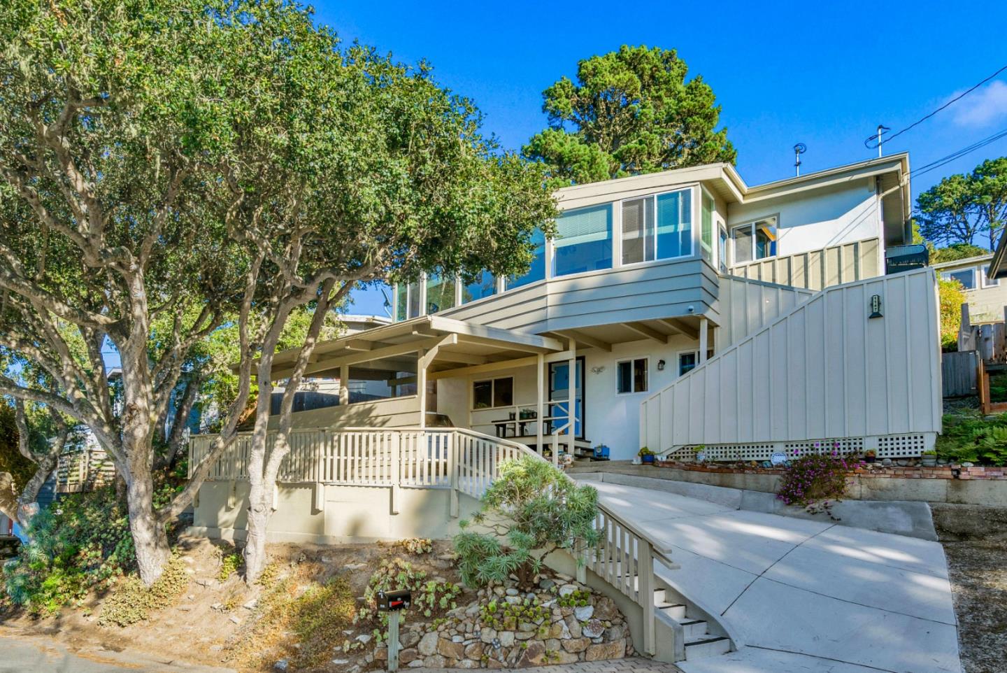 Detail Gallery Image 1 of 1 For 1147 Presidio Blvd, Pacific Grove,  CA 93950 - 3 Beds | 2/1 Baths
