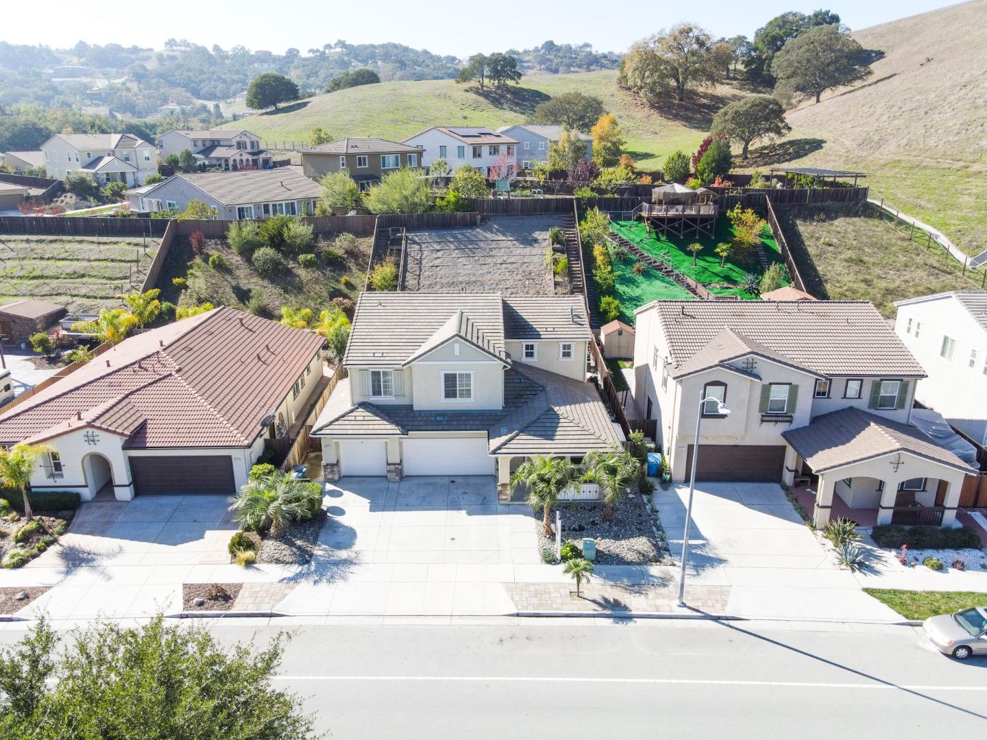 Detail Gallery Image 1 of 1 For 9511 Rancho Hills Dr, Gilroy,  CA 95020 - 4 Beds | 3 Baths