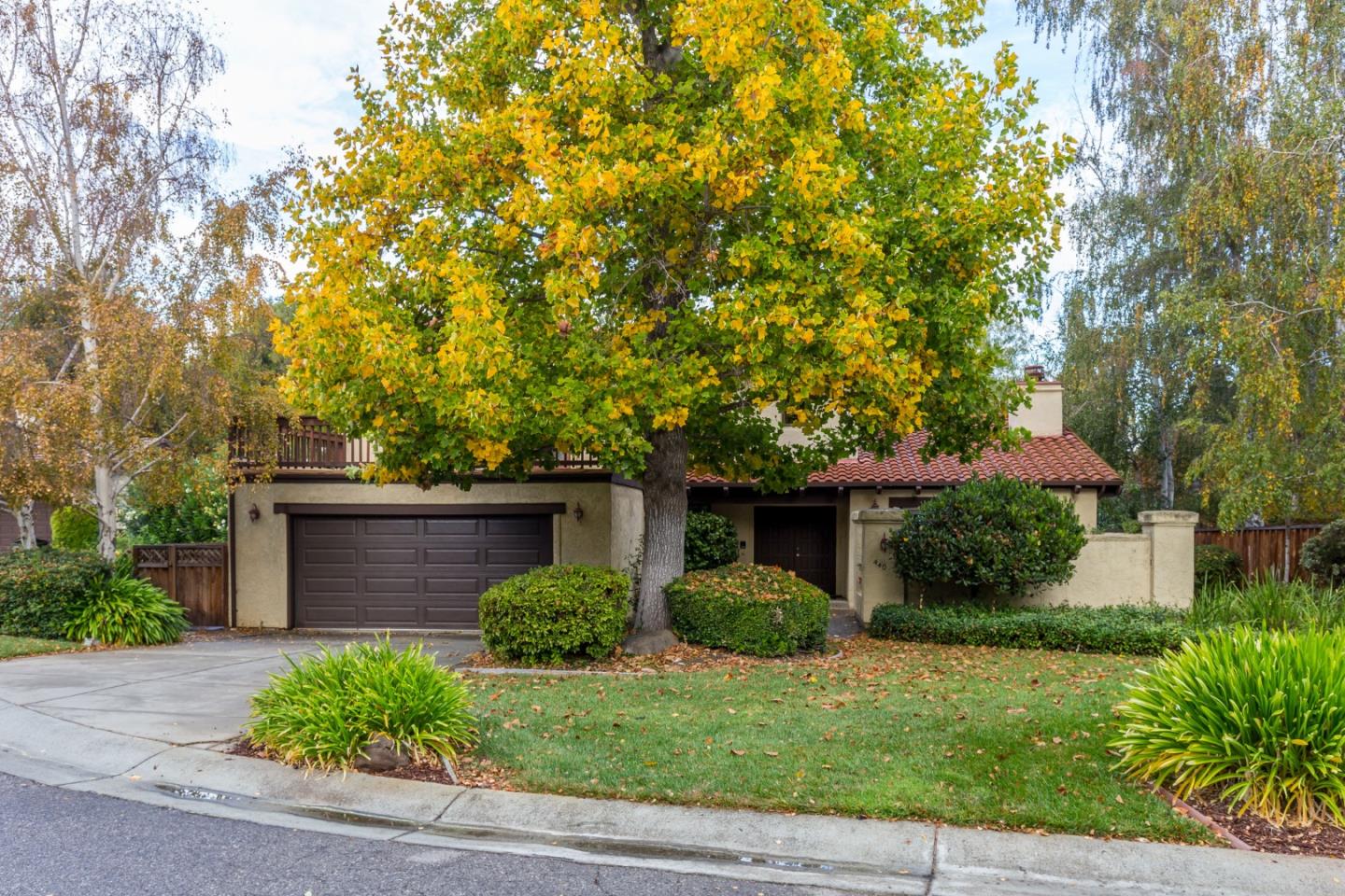 Detail Gallery Image 1 of 1 For 440 Old Oak Ct, Los Altos,  CA 94022 - 3 Beds | 2/1 Baths