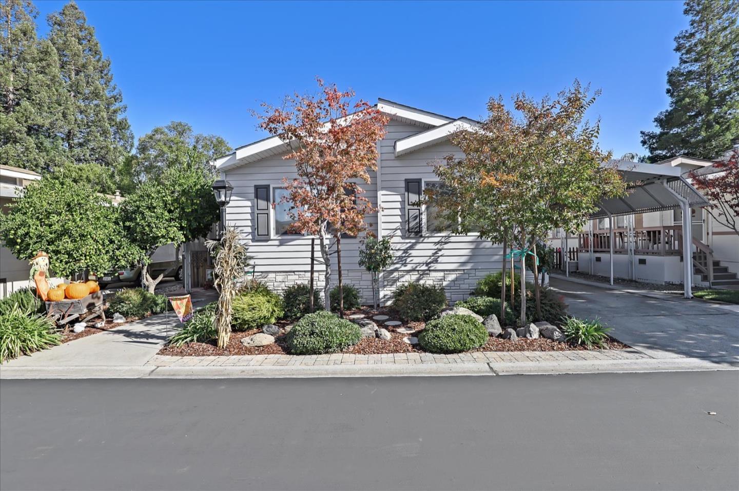 Detail Gallery Image 1 of 38 For 27 Chestnut Ct #27,  Morgan Hill,  CA 95037 - 3 Beds | 2 Baths