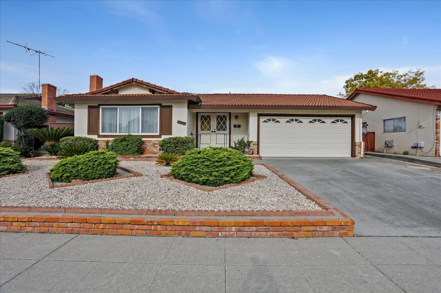 Detail Gallery Image 1 of 1 For 2717 Helmsley Dr, San Jose,  CA 95132 - 3 Beds | 2 Baths