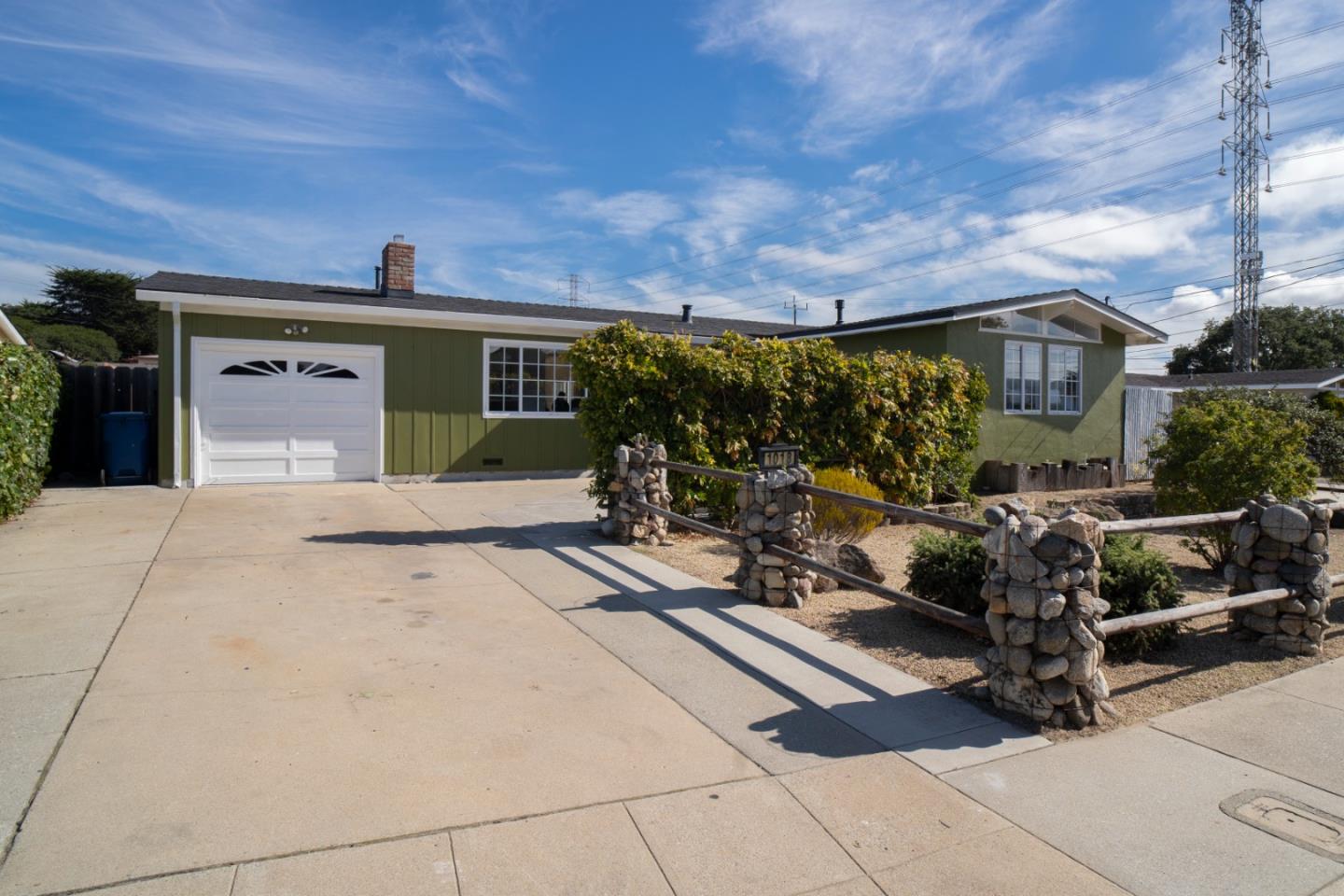 Detail Gallery Image 1 of 1 For 1018 Waring St, Seaside,  CA 93955 - 4 Beds | 2 Baths