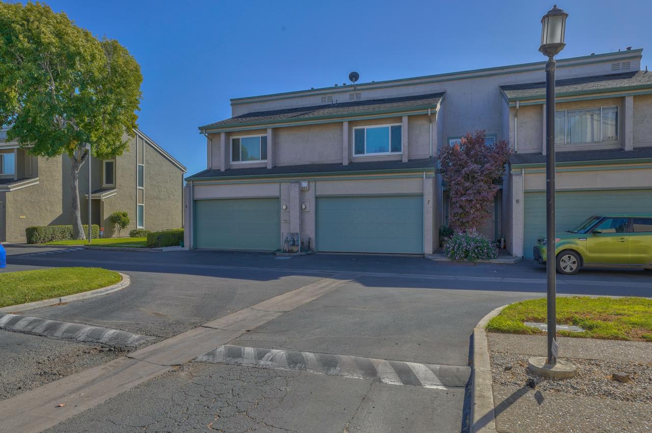 Detail Gallery Image 1 of 1 For 1253 Los Olivos Dr #7,  Salinas,  CA 93901 - 3 Beds | 1/1 Baths
