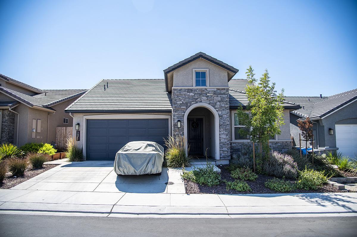 Detail Gallery Image 1 of 1 For 2071 Sage Dr, Hollister,  CA 95023 - 3 Beds | 2 Baths