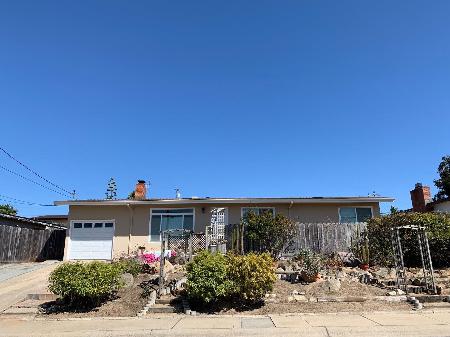 Detail Gallery Image 1 of 1 For 1950 Lincoln St, Seaside,  CA 93955 - 3 Beds | 1 Baths