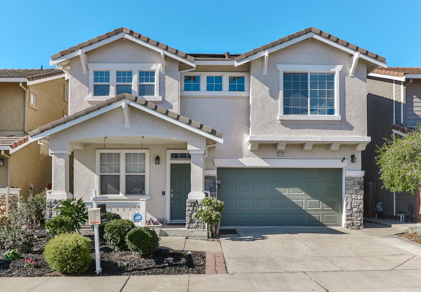 Detail Gallery Image 1 of 1 For 5192 Newgate Dr, Castro Valley,  CA 94552 - 3 Beds | 2/1 Baths