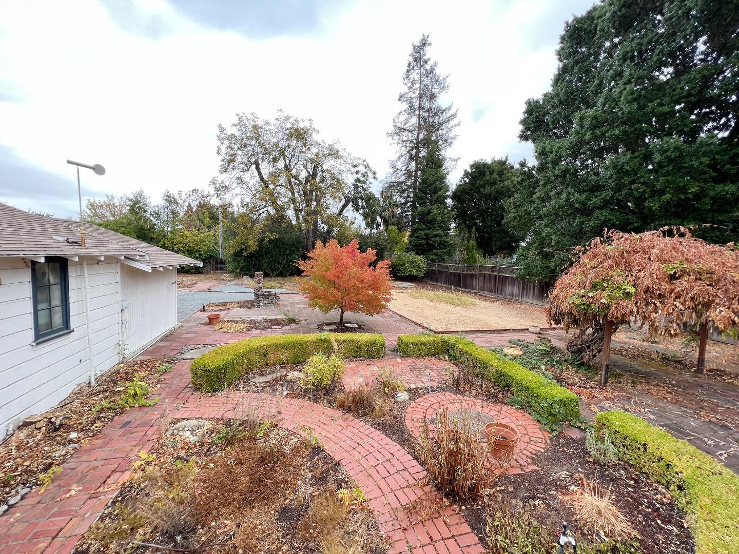 654 Hermosa Way, MENLO PARK, California 94025, ,Lots And Land,For Sale,Hermosa Way,40973528