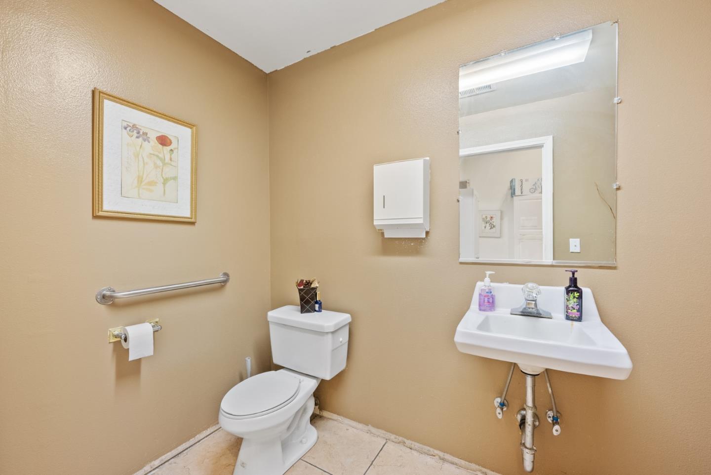 219 South Street, HOLLISTER, California 95023, ,Comm Industrial For Sale,For Sale,South Street,40973682