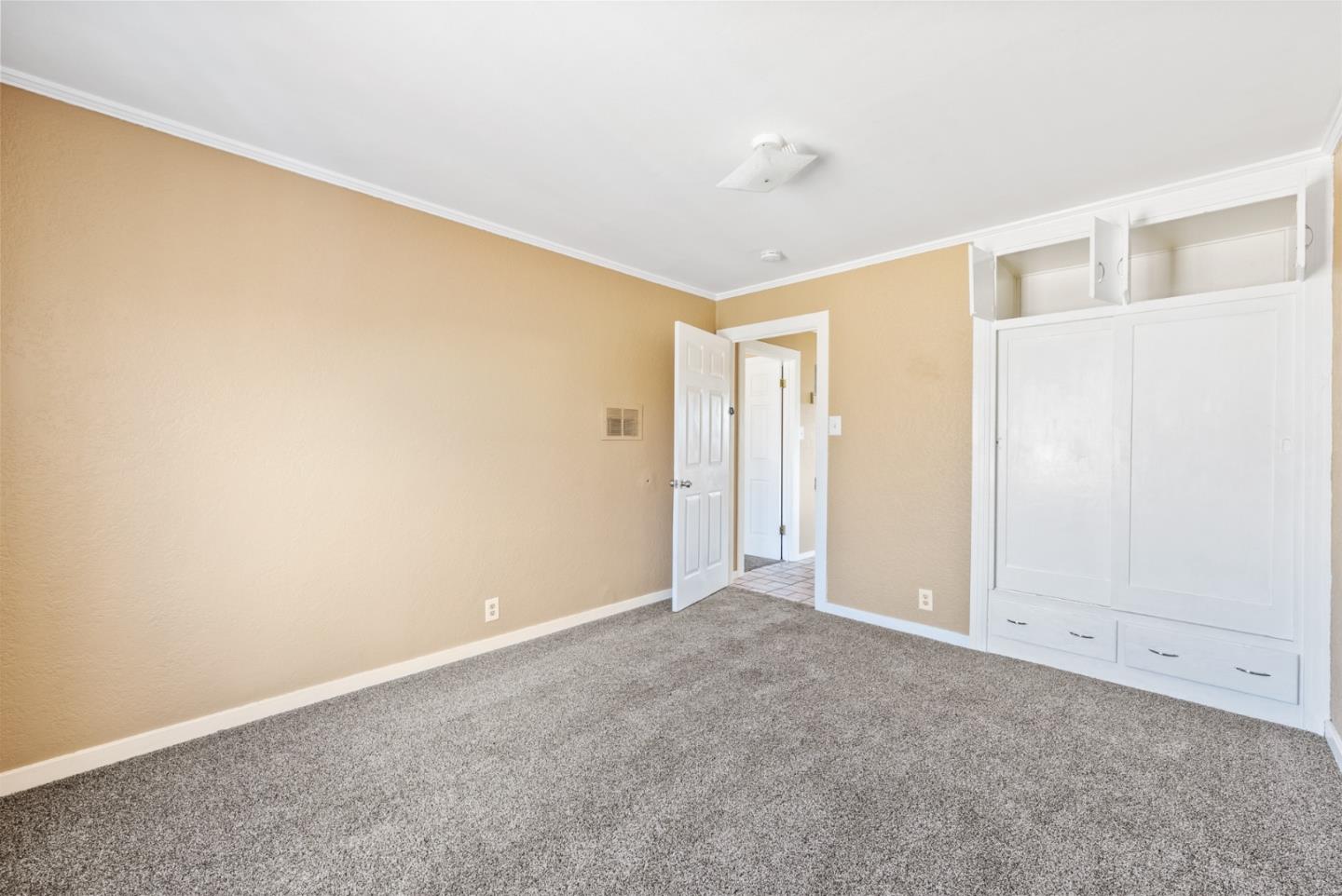 219 South Street, HOLLISTER, California 95023, ,Comm Industrial For Sale,For Sale,South Street,40973682