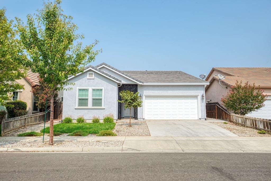 Detail Gallery Image 1 of 11 For 1015 Summer Ln, Patterson,  CA 95363 - 3 Beds | 2 Baths