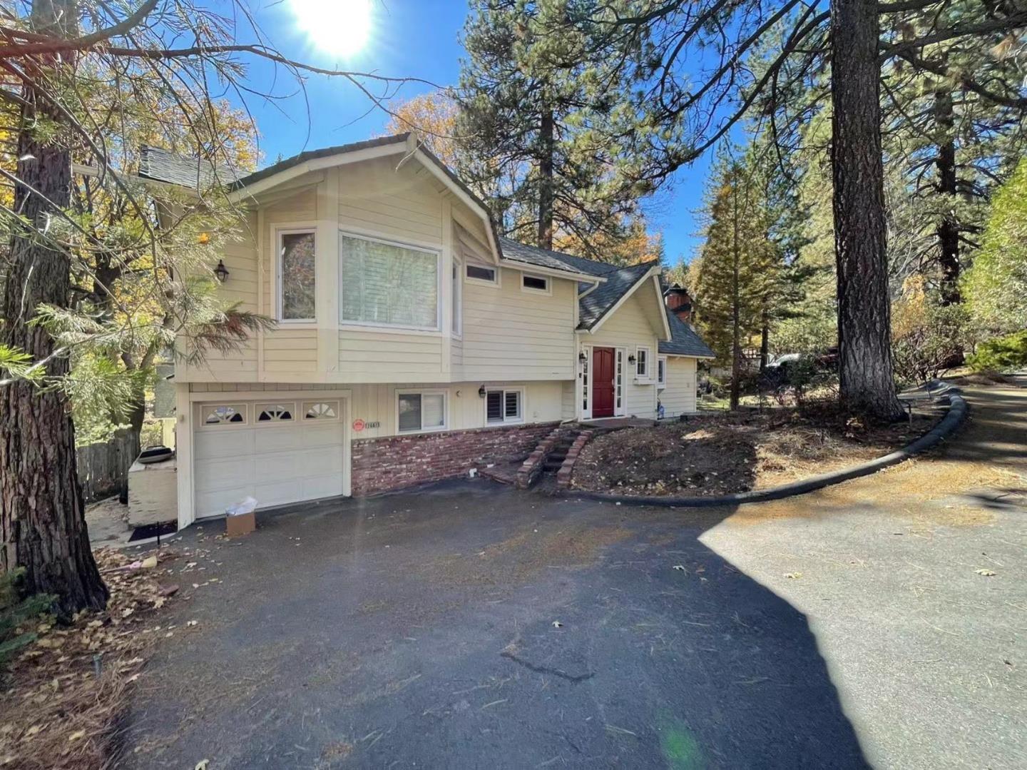 Detail Gallery Image 1 of 1 For 26613 Pinehurst Dr, Lake Arrowhead,  CA 92352 - 5 Beds | 3/1 Baths