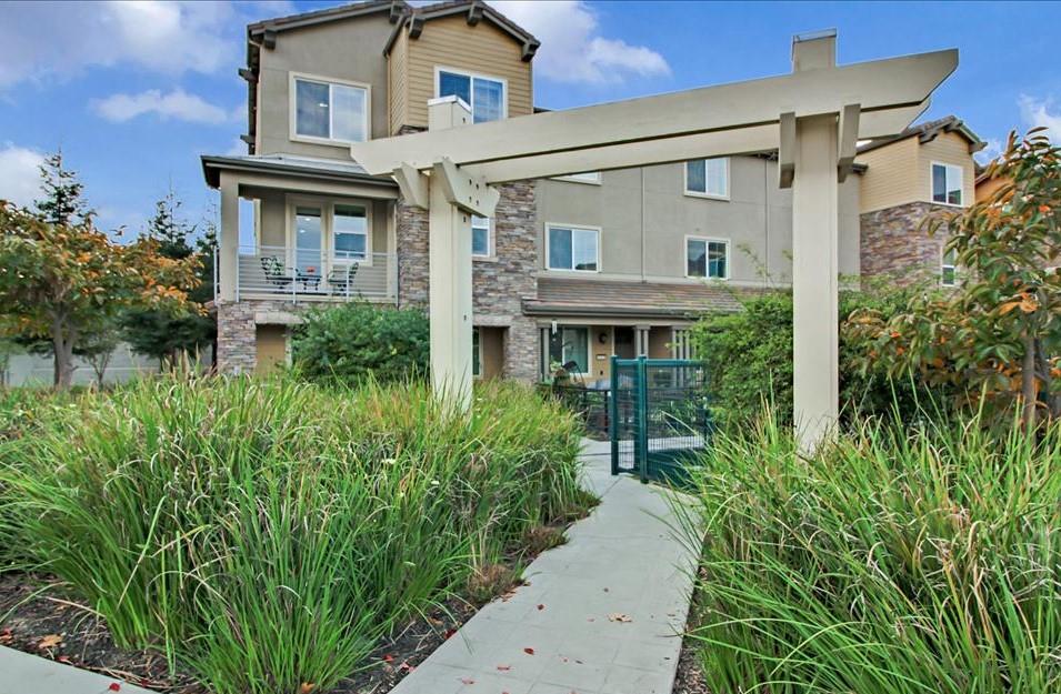 Detail Gallery Image 1 of 1 For 6219 White Moonstone Ct, San Jose,  CA 95123 - 4 Beds | 3/1 Baths