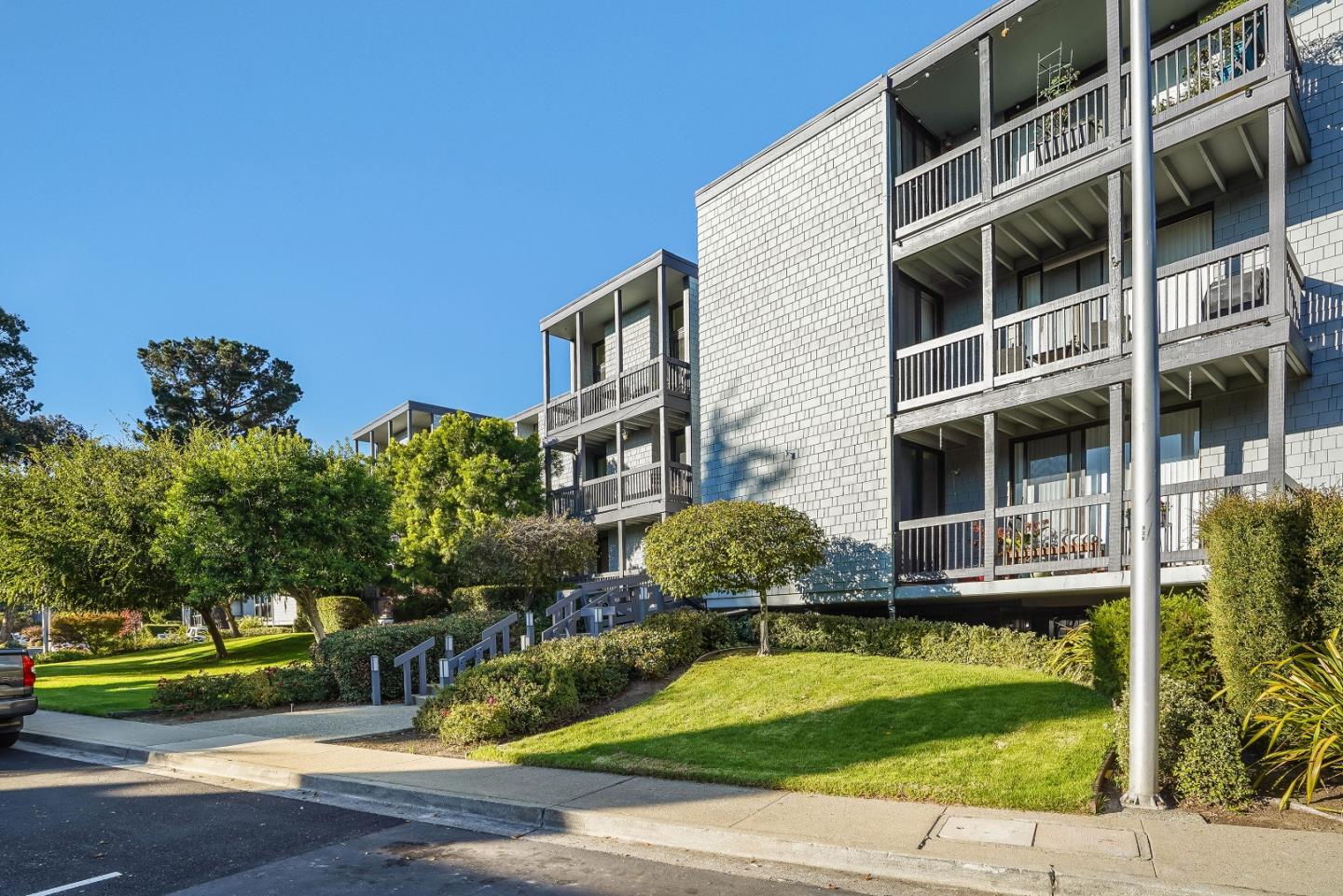 Detail Gallery Image 1 of 1 For 651 Port Dr #203,  San Mateo,  CA 94404 - 1 Beds | 1 Baths