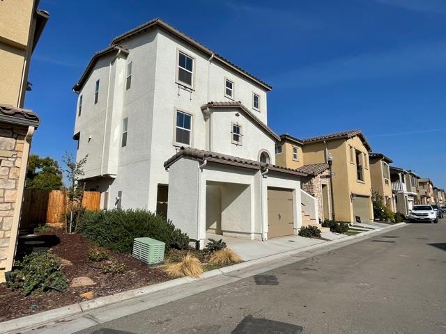 Detail Gallery Image 1 of 1 For 1229 Terrazo Way, Clovis,  CA 93612 - 4 Beds | 4 Baths