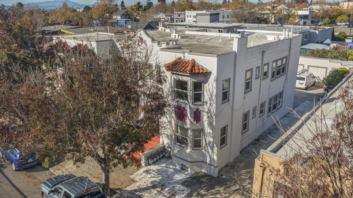 818 61st Street, OAKLAND, California 94608, ,Comm Ri Multi-units 5+,For Sale,61st Street,ML81870903