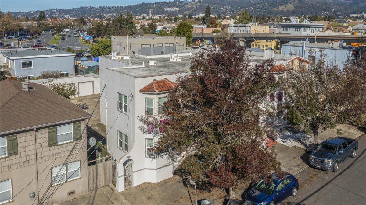 818 61st Street, OAKLAND, California 94608, ,Comm Ri Multi-units 5+,For Sale,61st Street,ML81870903