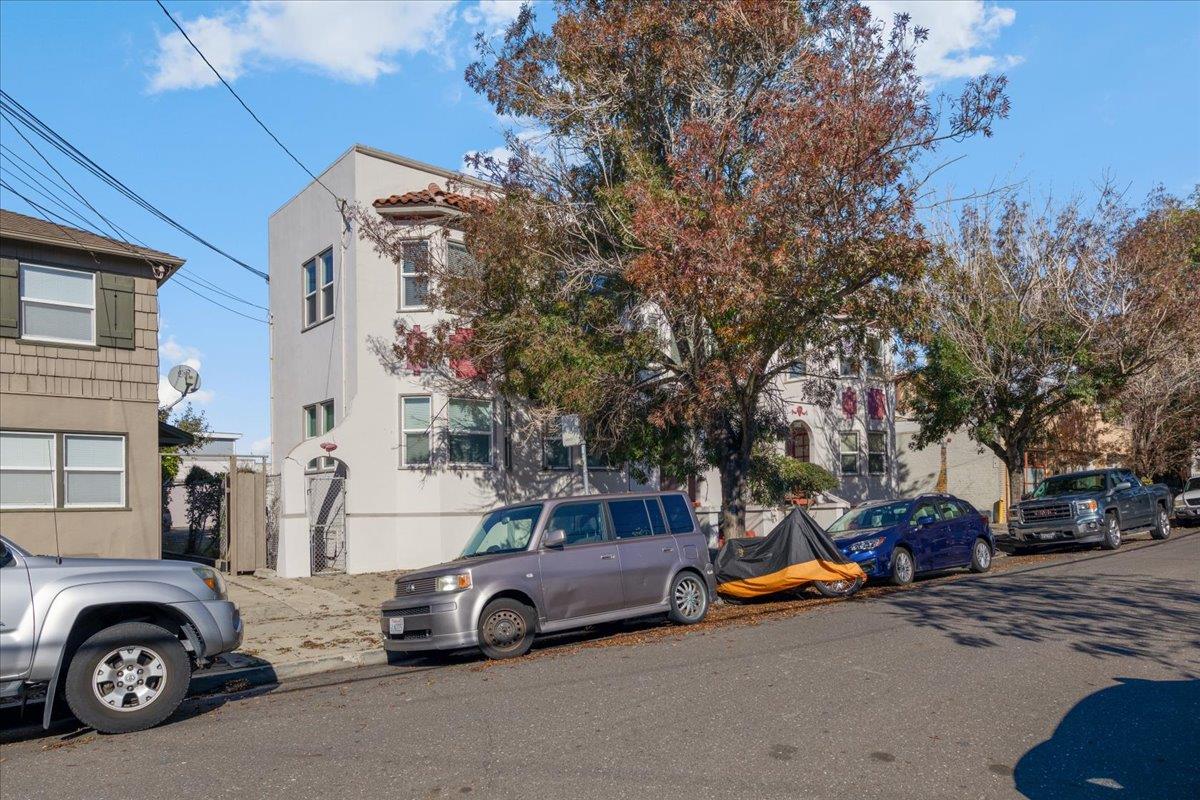 818 61st Street, OAKLAND, California 94608, ,Comm Ri Multi-units 5+,For Sale,61st Street,ML81870903