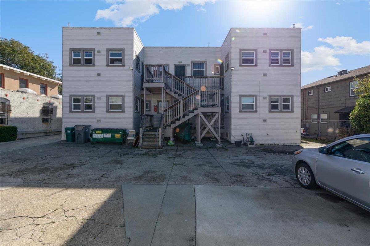 818 61st Street, OAKLAND, California 94608, ,Comm Ri Multi-units 5+,For Sale,61st Street,ML81870903