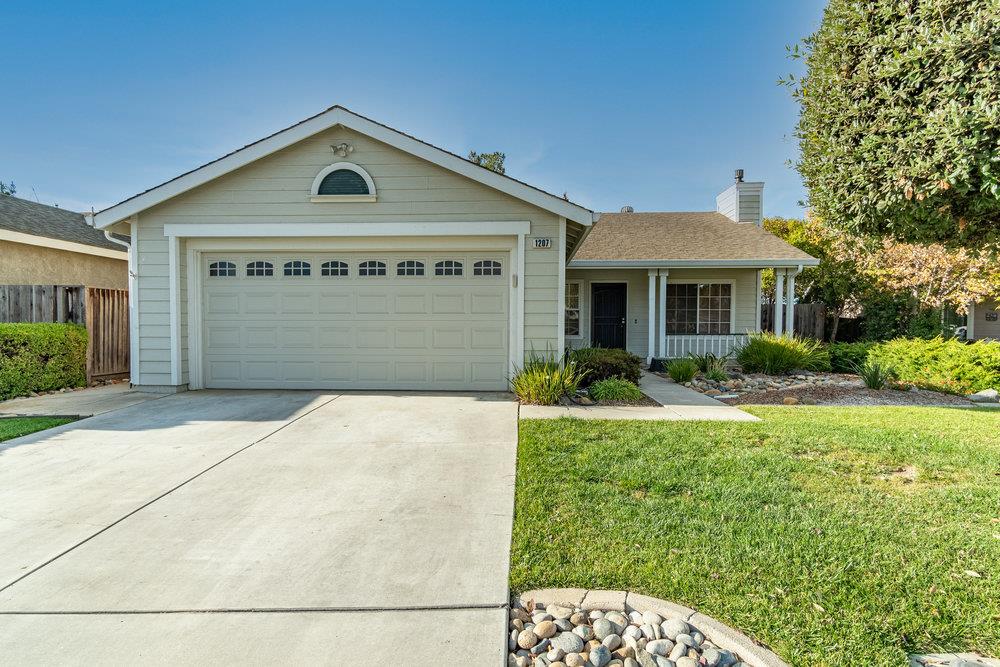 Detail Gallery Image 1 of 1 For 1207 Morningside Ct, Hollister,  CA 95023 - 3 Beds | 2 Baths