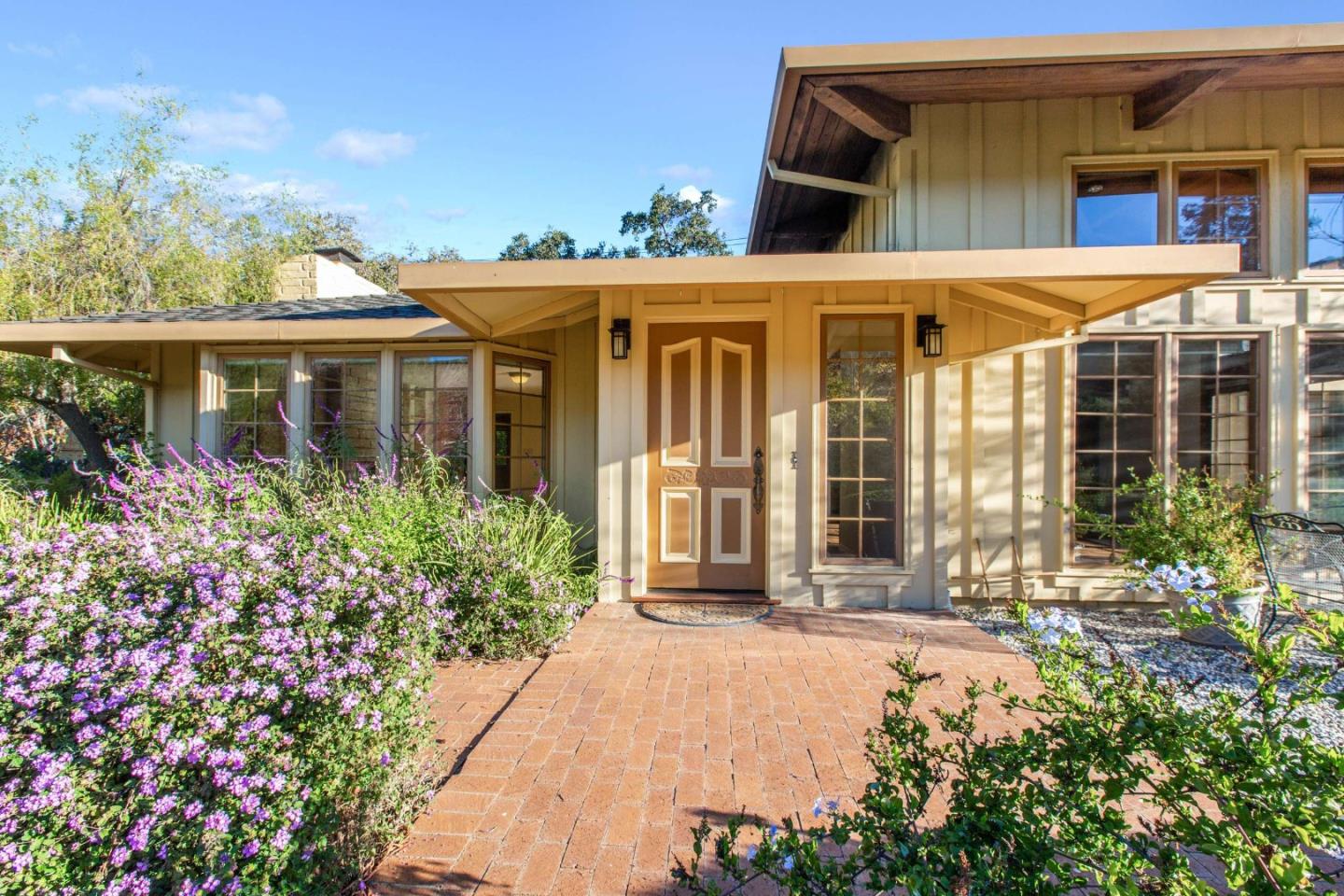 Detail Gallery Image 1 of 1 For 25228 La Loma Dr, Los Altos Hills,  CA 94022 - 3 Beds | 3/1 Baths