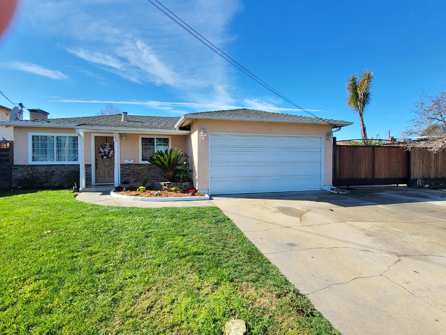 Detail Gallery Image 1 of 11 For 243 Shasta St, Watsonville,  CA 95076 - 5 Beds | 3 Baths