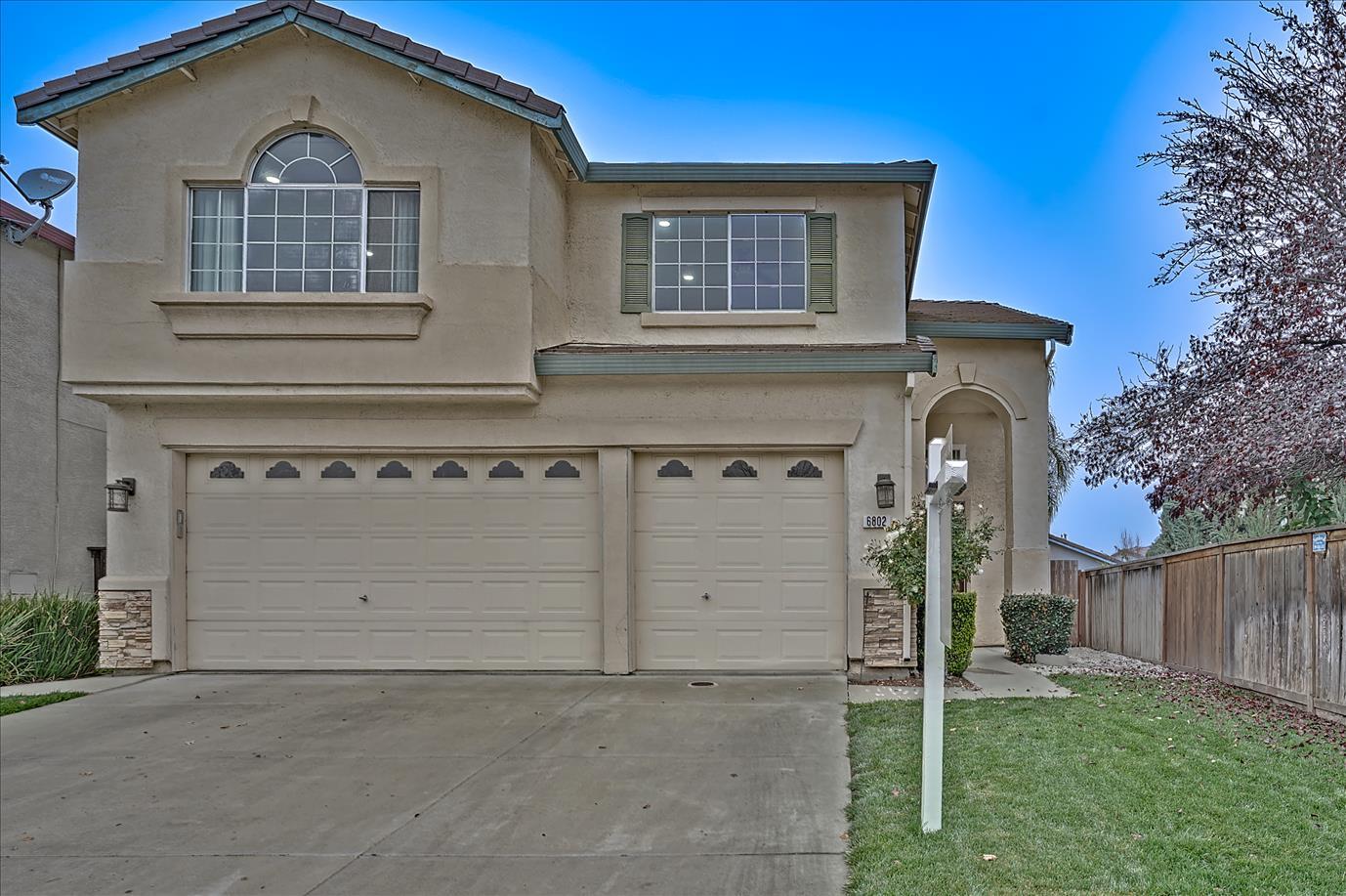 Detail Gallery Image 1 of 1 For 6802 Brook Falls Cir, Stockton,  CA 95219 - 5 Beds | 2/1 Baths