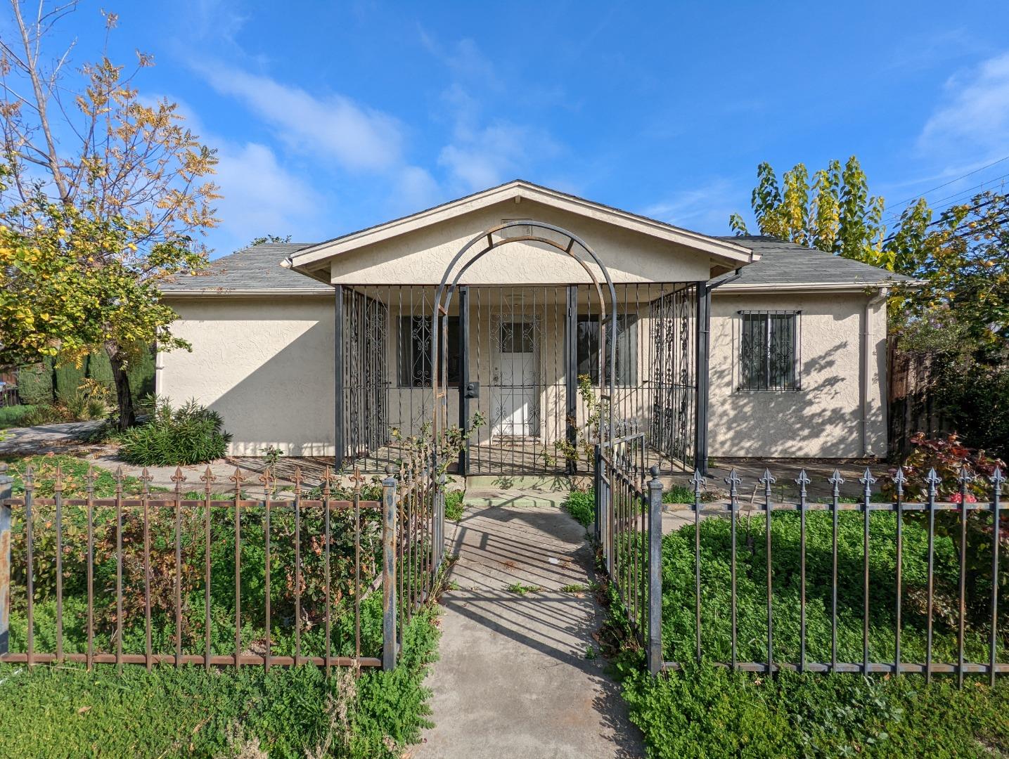 Detail Gallery Image 1 of 1 For 2896 Garden Ave, San Jose,  CA 95111 - 3 Beds | 2 Baths