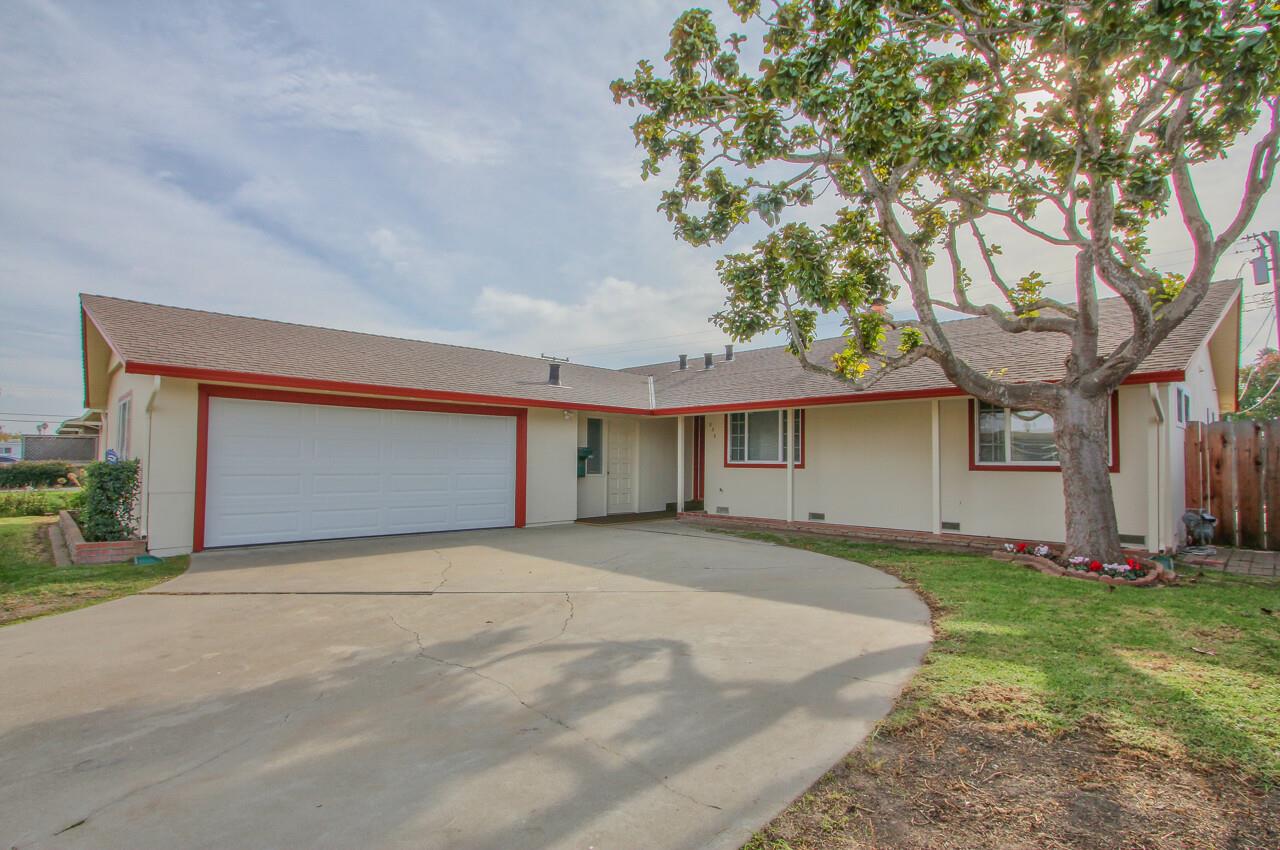 Detail Gallery Image 1 of 1 For 839 Saint Ann Dr, Salinas,  CA 93901 - 3 Beds | 2 Baths