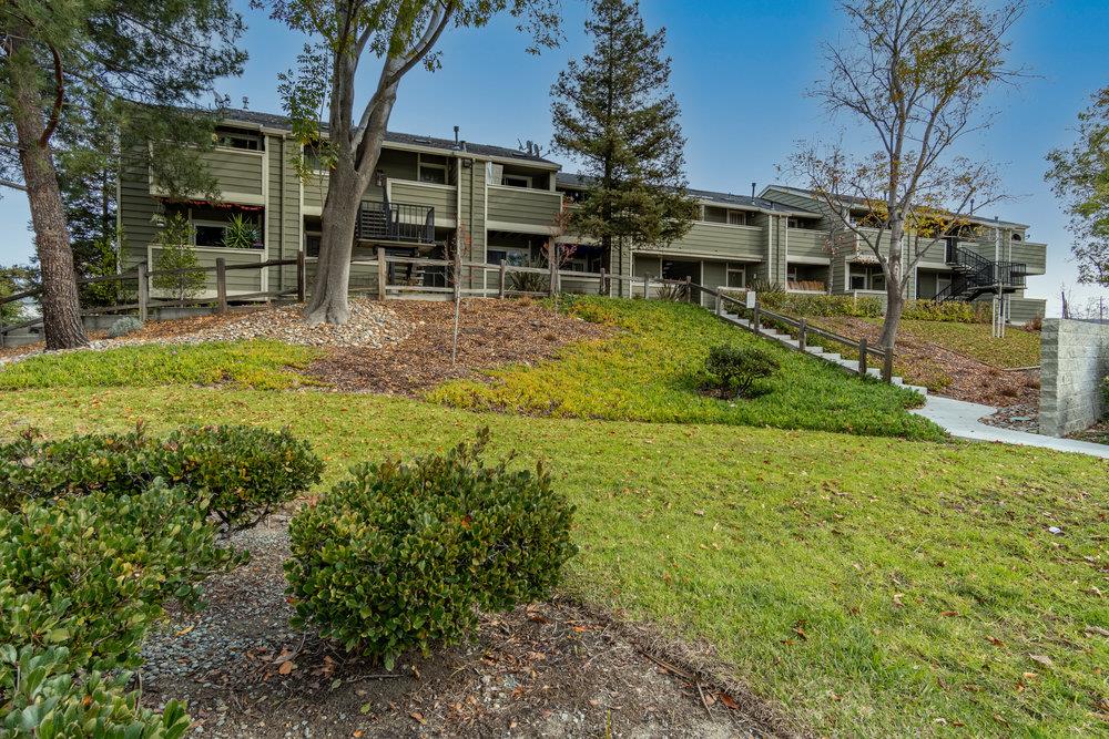 Located in the heart of San Jose, with convenient access to Highways 101, 280 and 680.  This first floor, one bedroom condo is move in ready and offers a fenced patio, stackable washer and dryer, refrigerator, as well as a one car detached garage.  The grounds are impeccably maintained and offers beautiful greenbelts that you can enjoy as you stroll through the complex. The living room offers ample space and is open to the kitchen, while the large bedroom offers a walk in closet.  This is a great opportunity in an unbeatable location.   You don't want to miss this great condo!