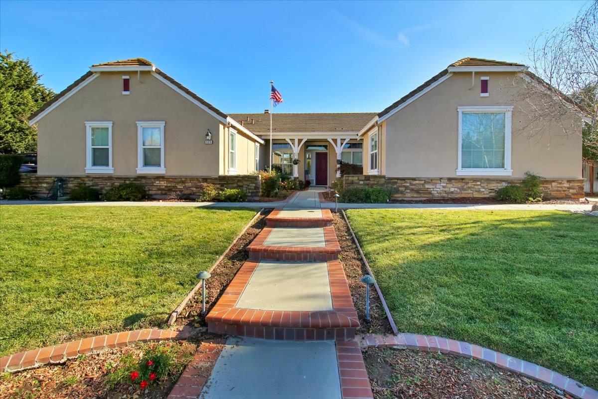 171 Via Vaquero Sur, San Juan Bautista, CA 95045 4 Beds 3 Baths