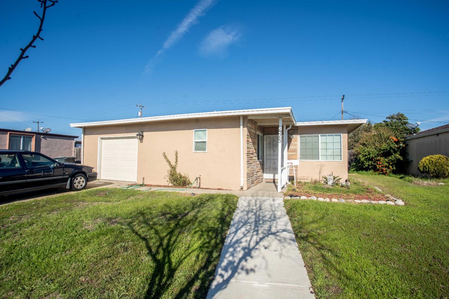 Detail Gallery Image 1 of 1 For 425 Chaparral St, Salinas,  CA 93906 - 4 Beds | 2 Baths